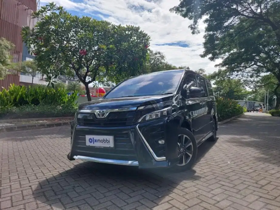LOW DP Toyota Voxy 2.0 Bensin-AT 2018 PFL