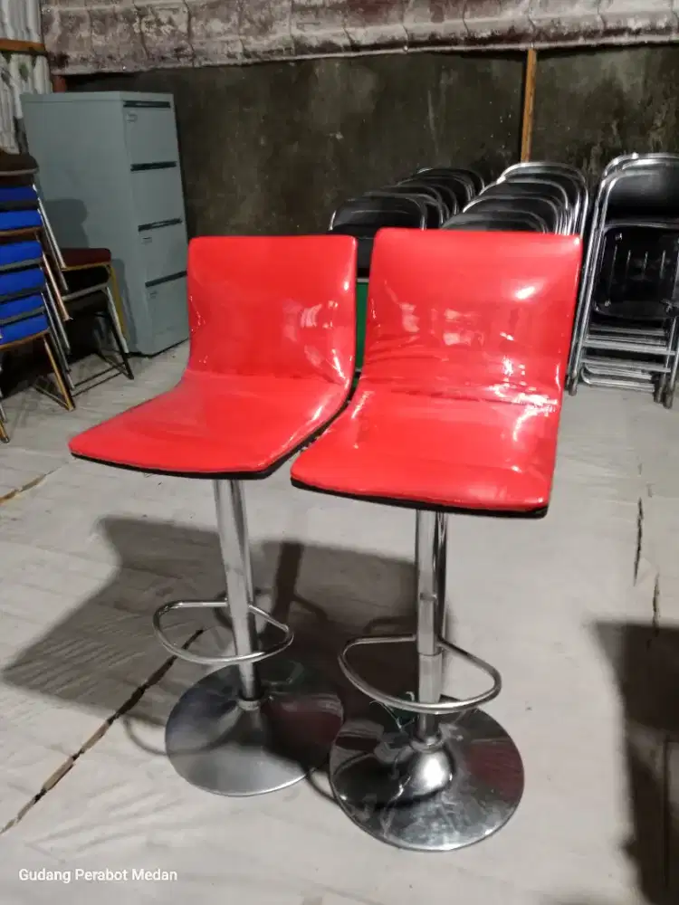 Kursi Bar Kafe Bekas Rekondisi