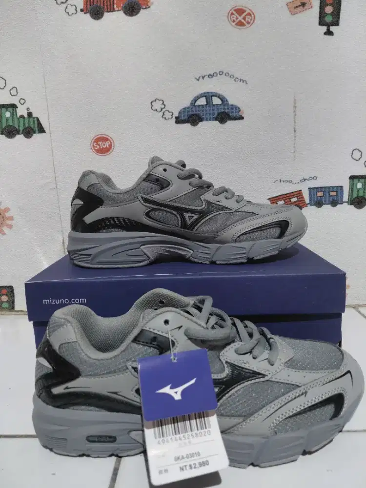 Sepatu Mizuno import