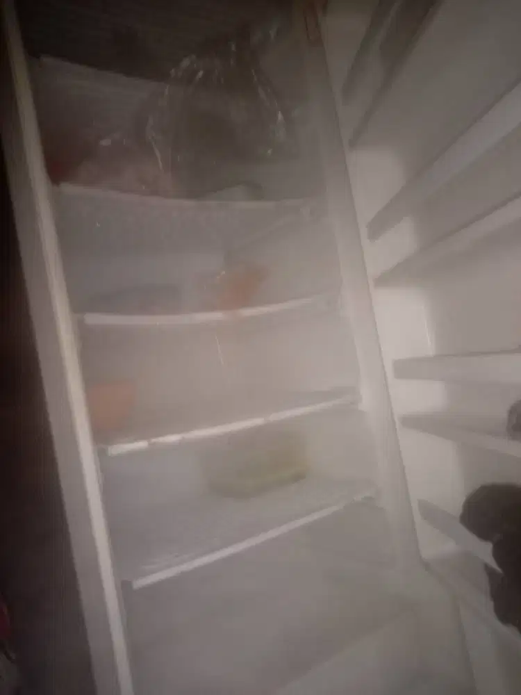 Dijual kulkas frezer 6 rak