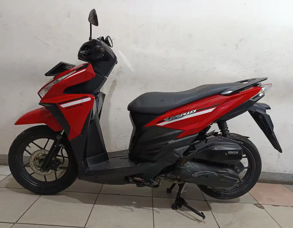 Di jual cepat vario led iss cbs 125 2017 lengkap bagus