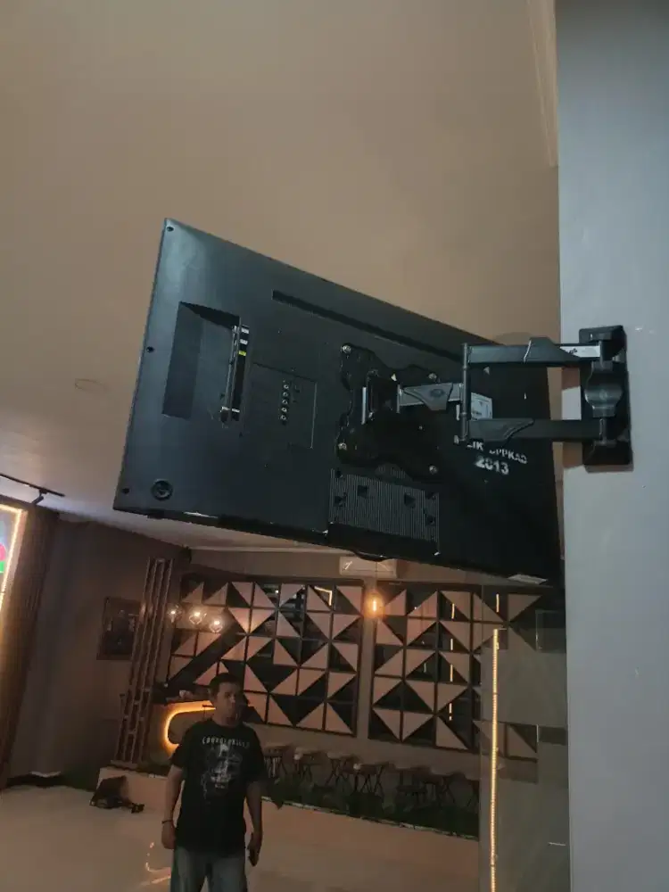 Jual & pemasangan bracket tv universal