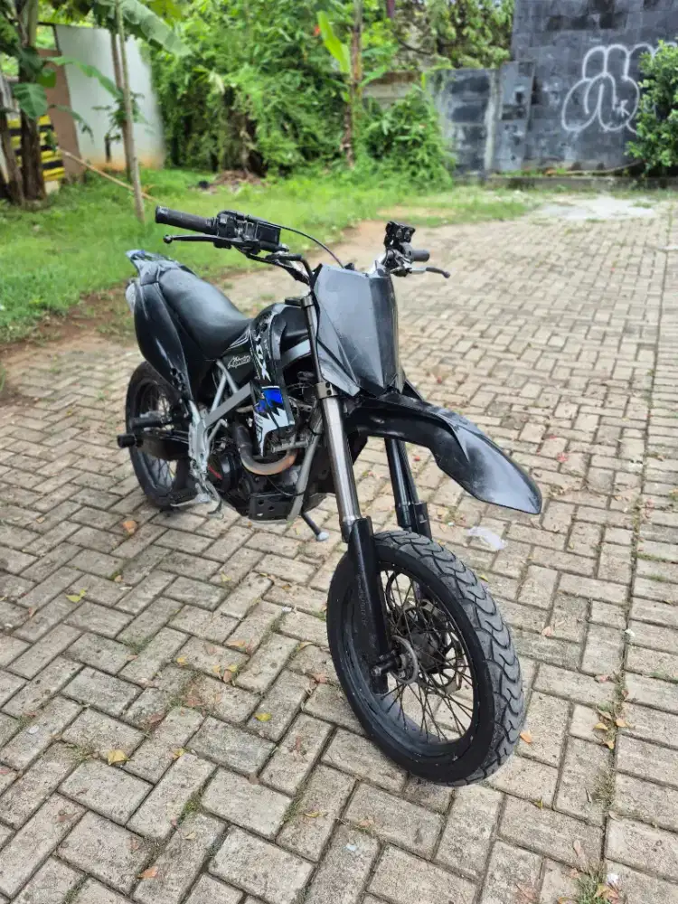 Dijual Kawasaki KLX tahun 2014 surat lengkap