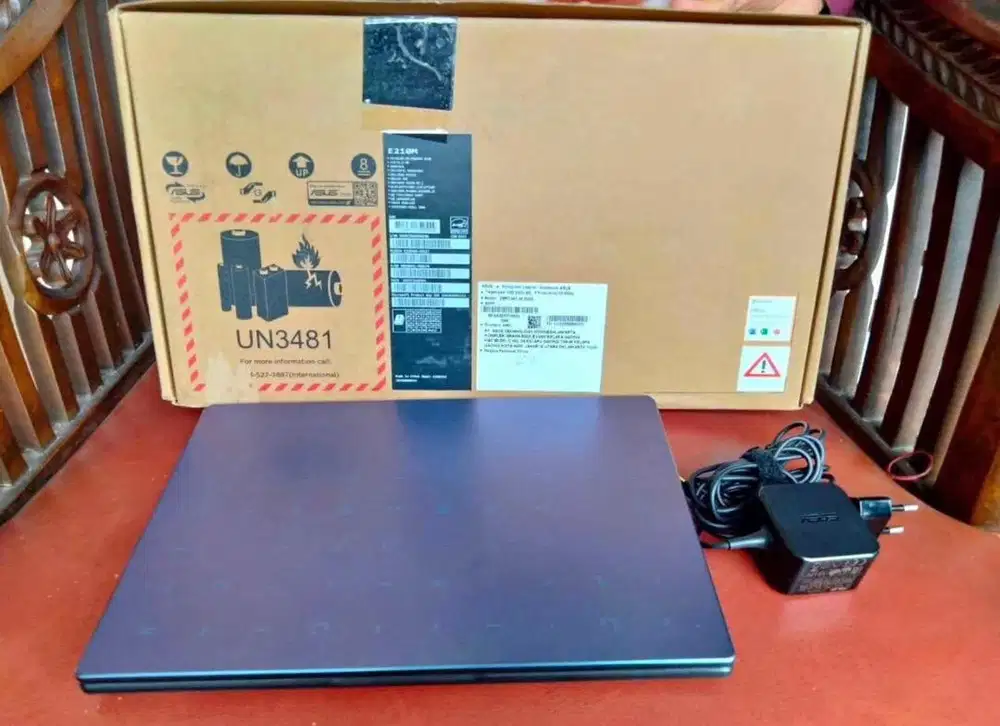 Asus E210MAO Netbook