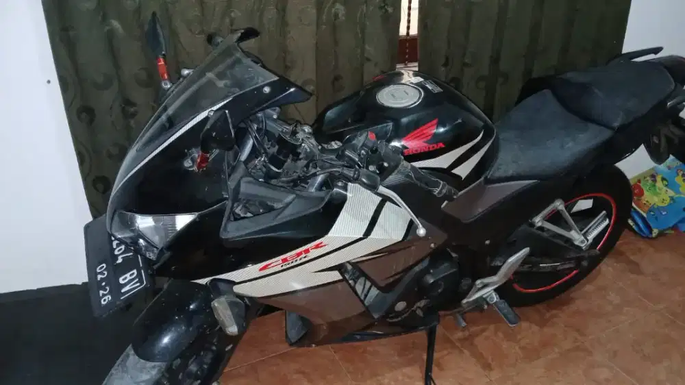 Jual butuh Motor Honda CBR 150