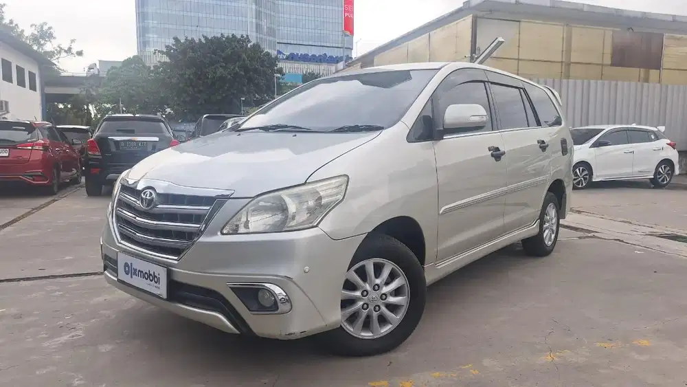 DP MURAH - Toyota Kijang Innova 2.0 V Luxury Bensin-MT 2014