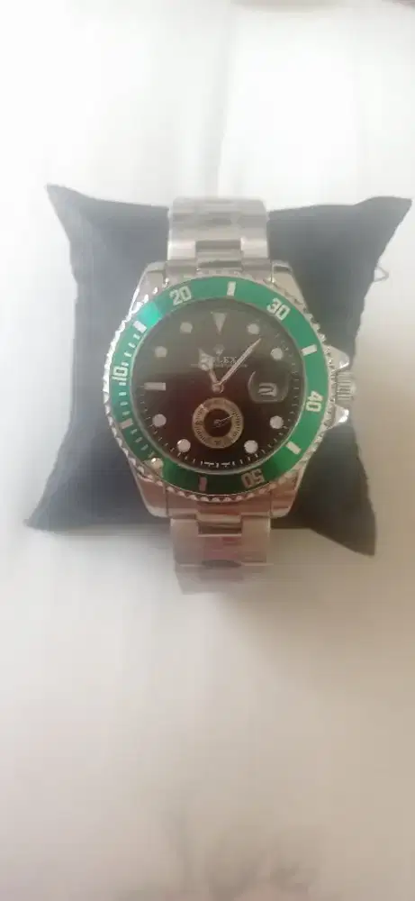 Jam tangan Rolex Submariner