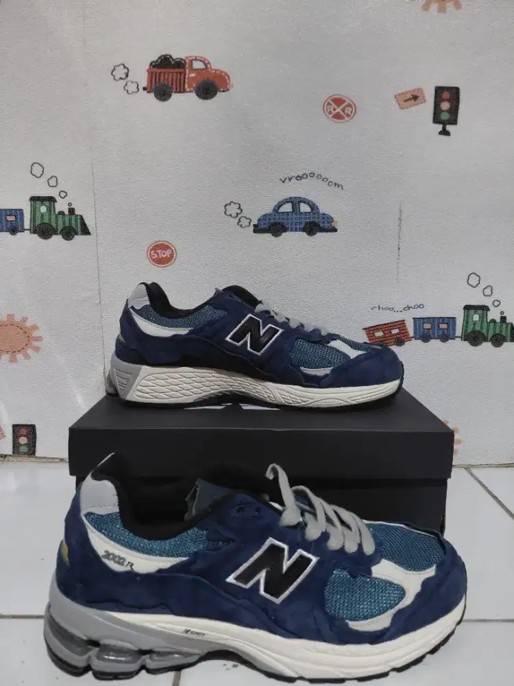 Sepatu NB 2002r