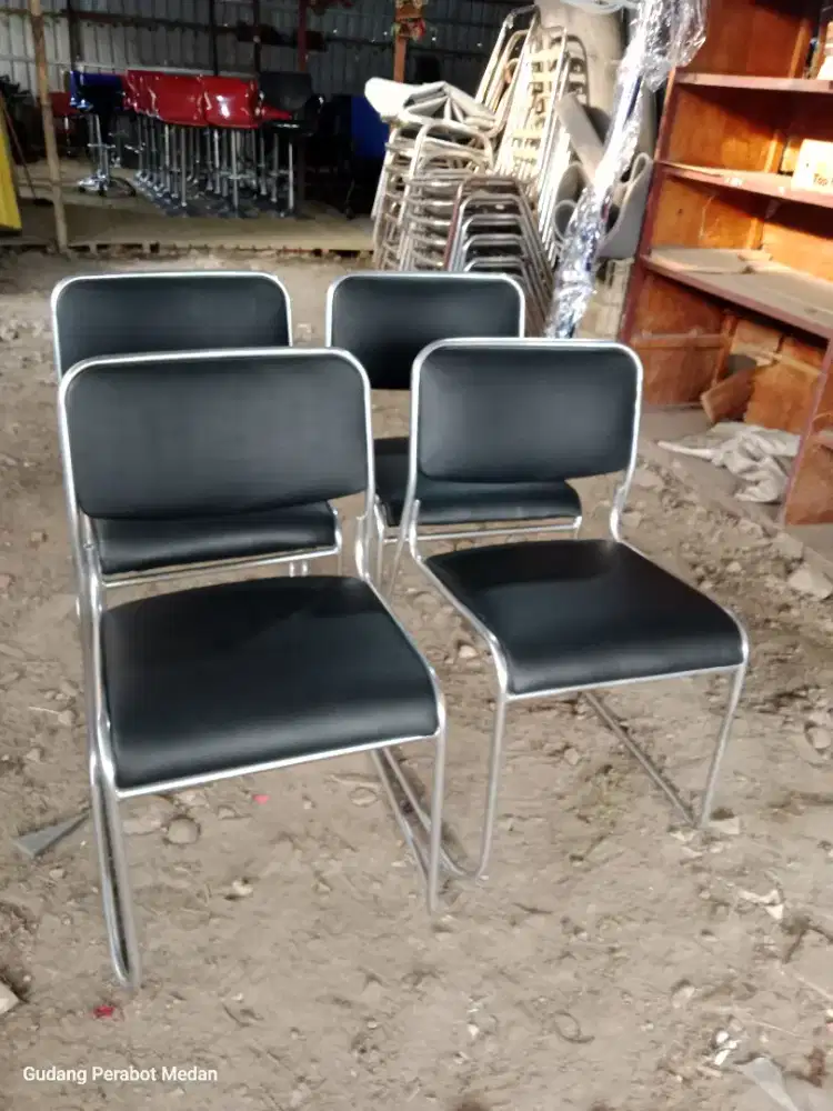 Kursi Susun Besi Serbaguna