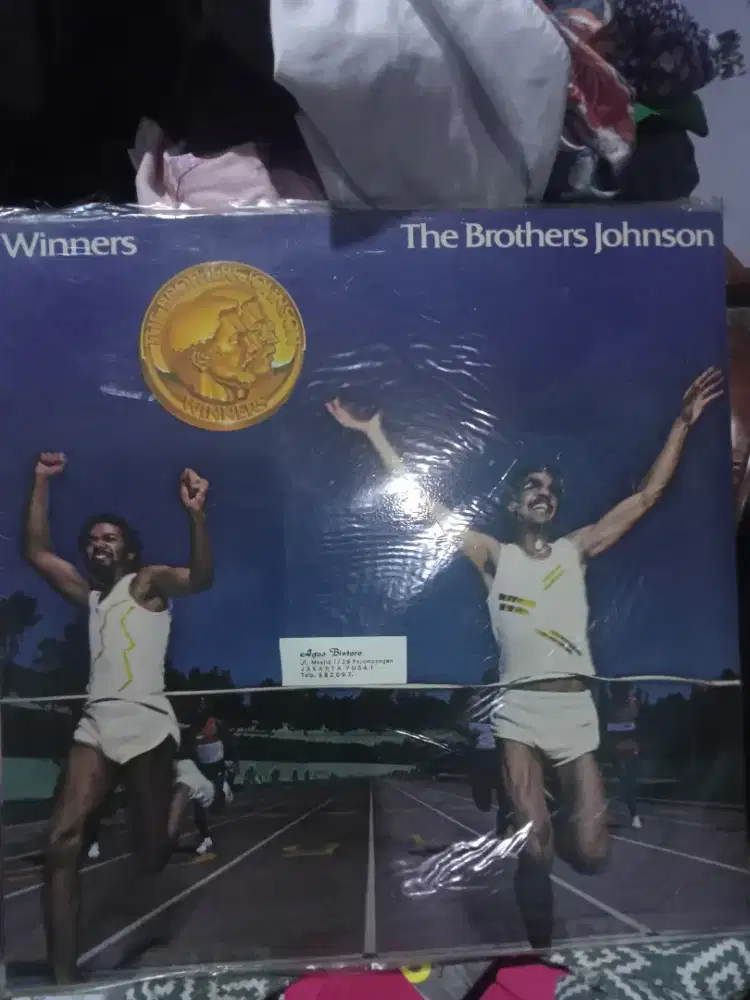 Dua kaset piringan Hitam