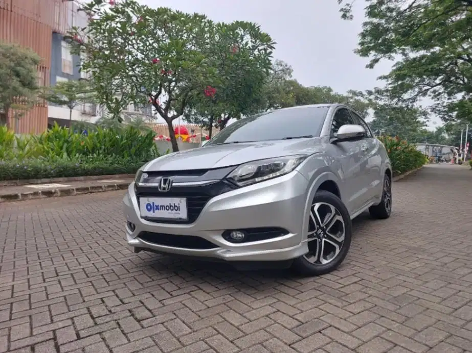 LOW DP Honda HR-V 1.8 RS Bensin-AT 2015 PYF