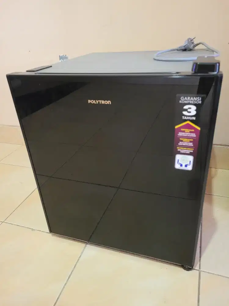 POLYTRON Kulkas Mini 50 liter PRH 51X