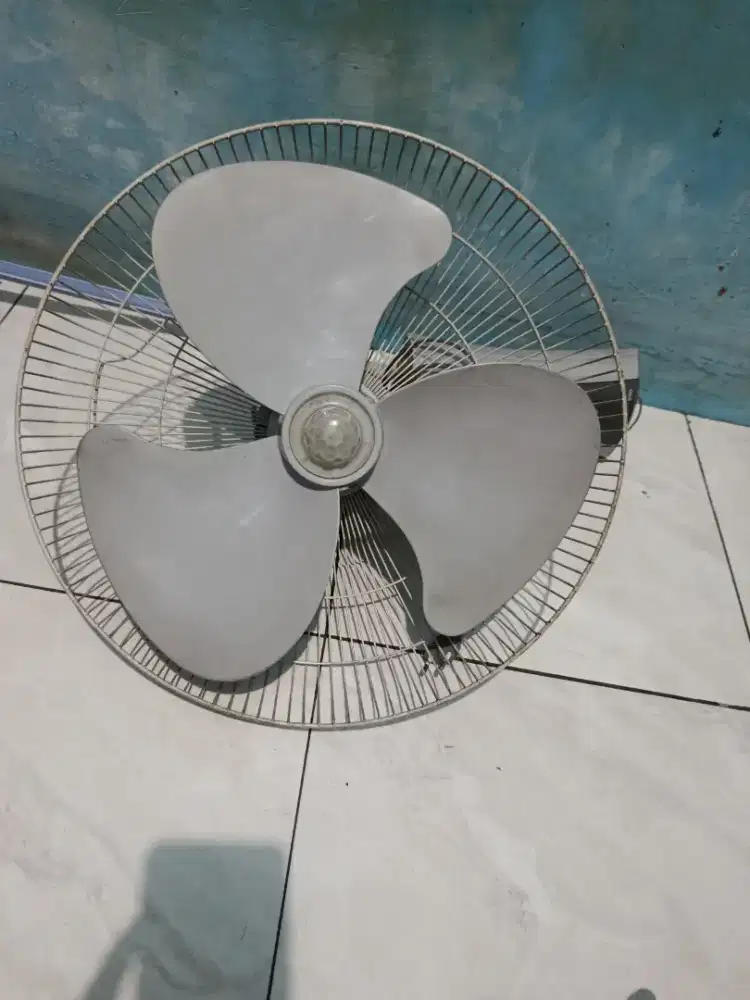 Kipas angin dinding cosmos