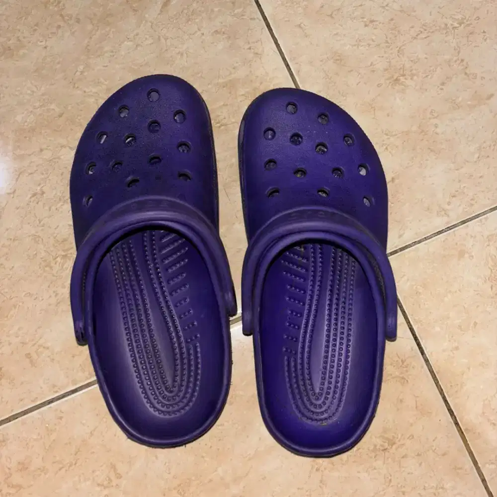 Dijual Sandal Ungu Crocs murah dan mulus