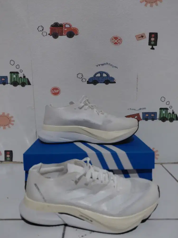Sepatu adidas adizero