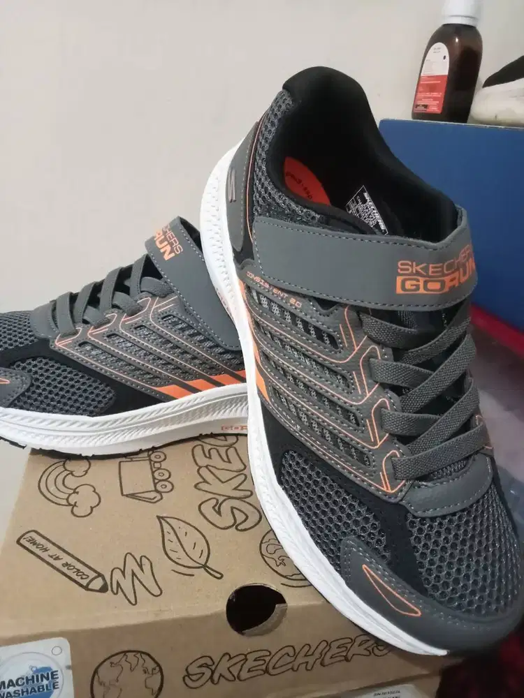 Dijual sepatu skechers baru sport station