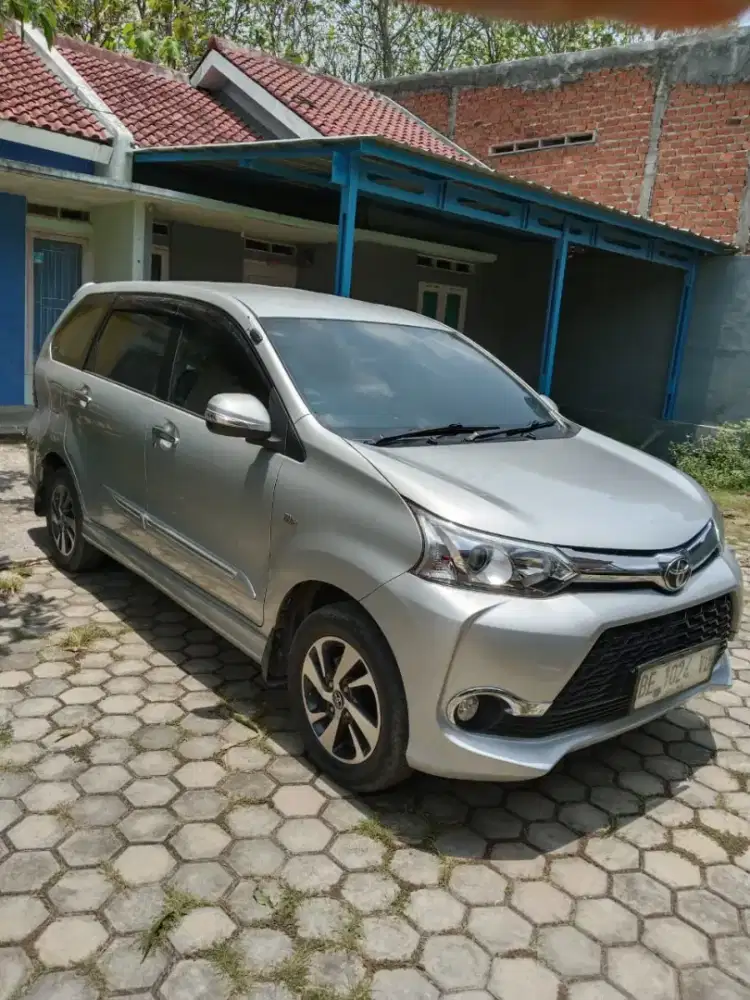 Avanza Veloz  kilometer low plat BE