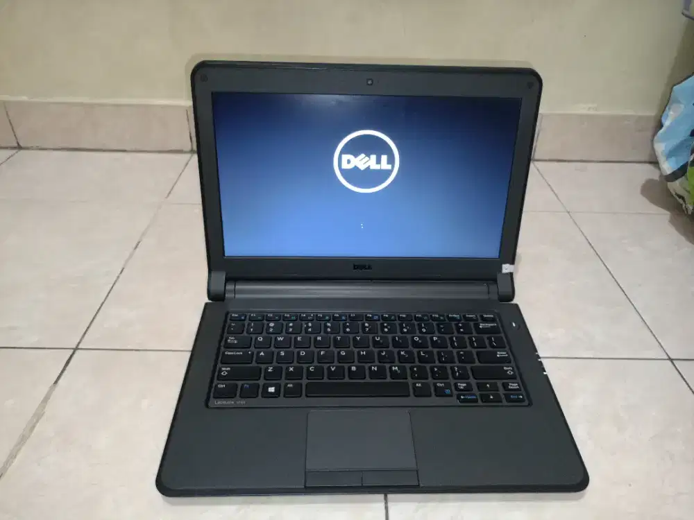 Laptop Dell Latitude 3350