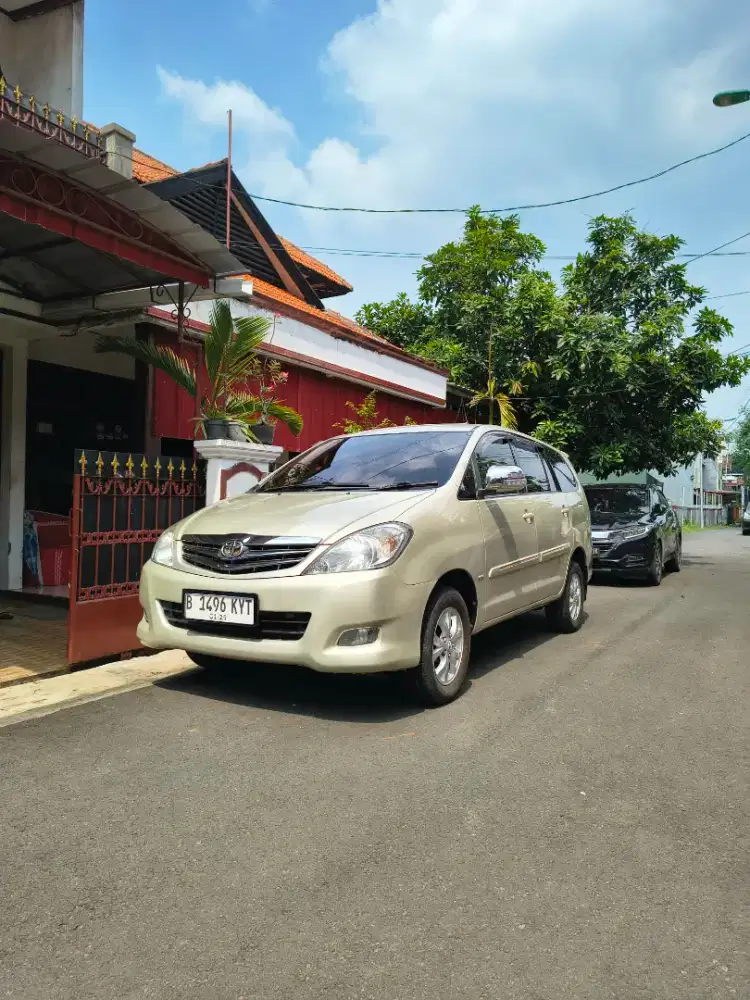 Toyota Kijang Innova G 2.0 2010