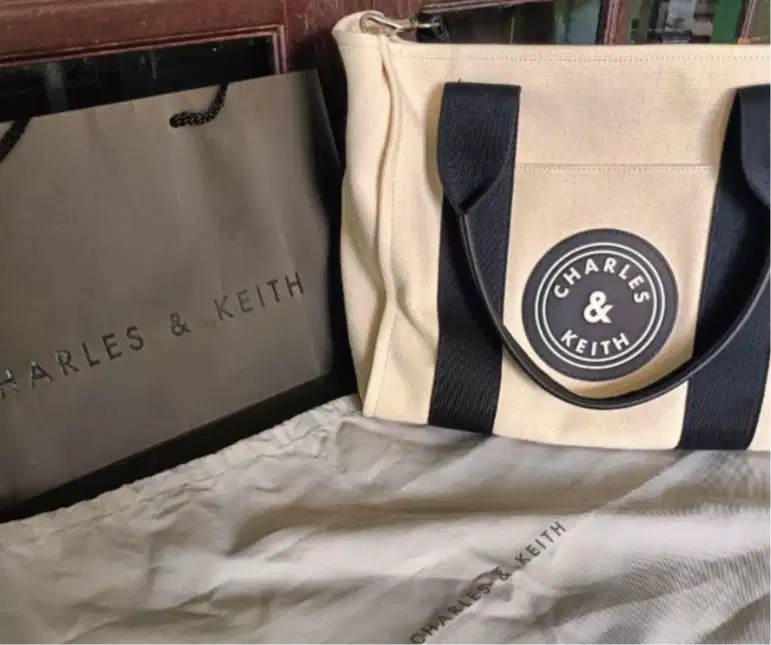 Tas Totebag Canvas Charles & Keith Original Store