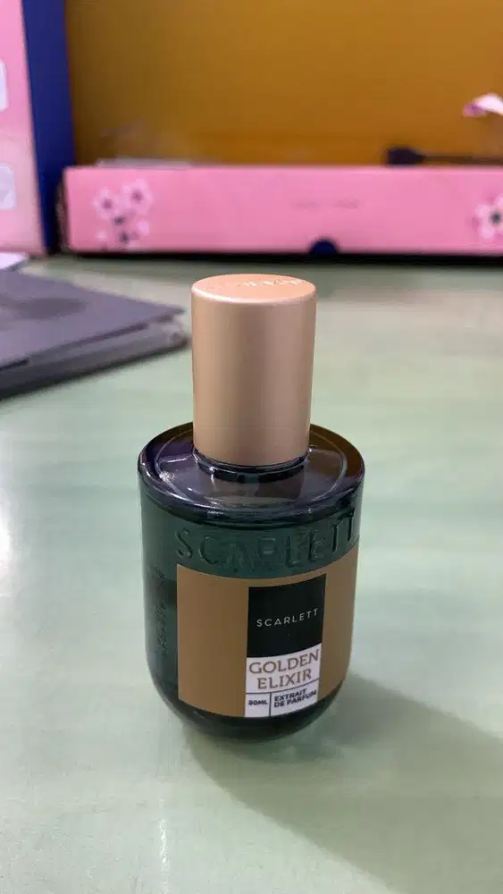 Minyak wangi scarlet