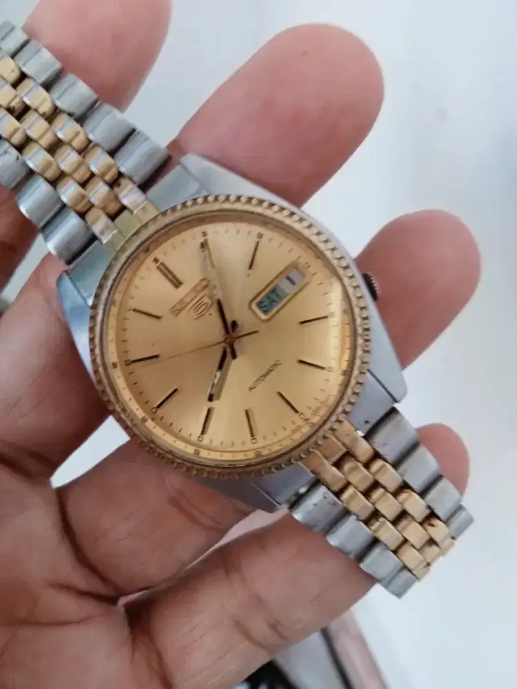 Seiko 5 otomatis bukan omega
