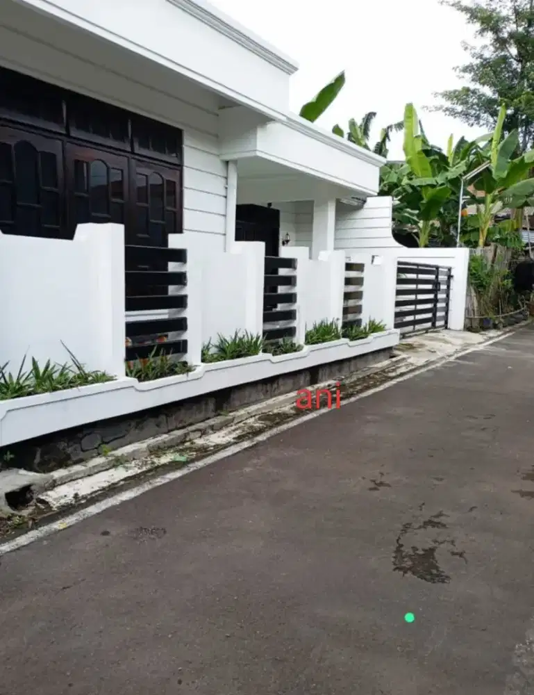 Jual rumah mewah lokasi Kartosuro luas 217mtr SHM harga 1,250jt nego