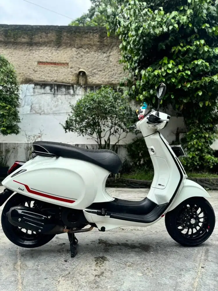 Vespa Sprint S Putih 150