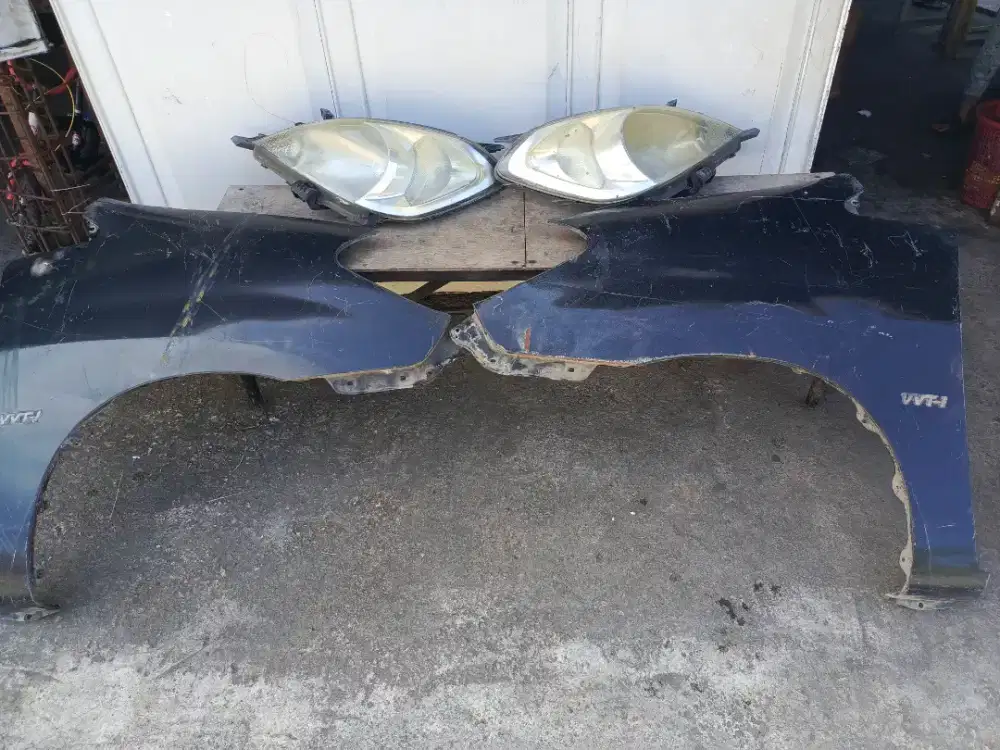 Lampu kiri kanan dan pender kiri kanan kijang innova