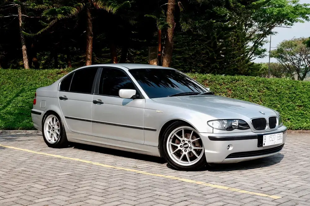 BMW 318i 2004 Bensin