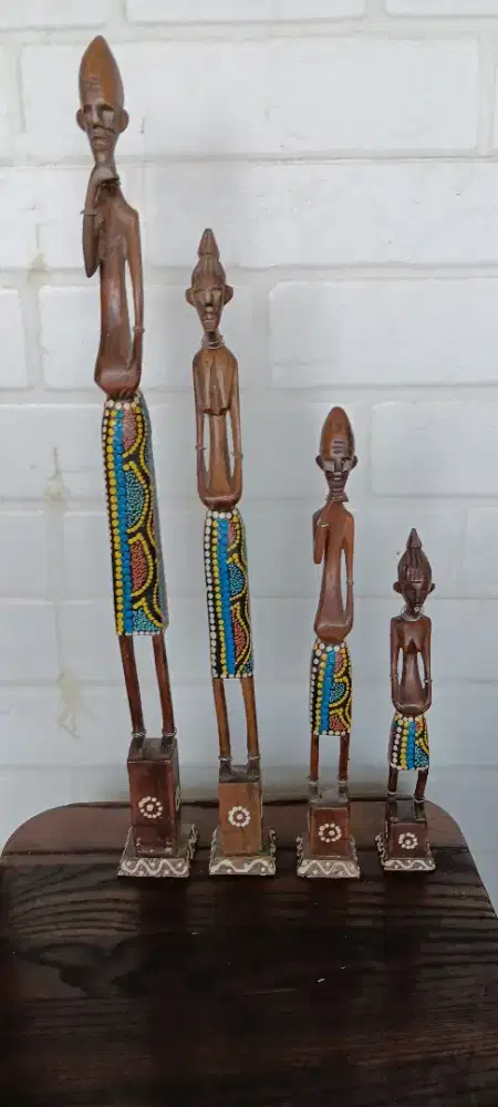 patung kayu satu set isi 4