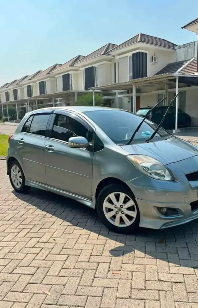 TOYOTA YARIS 1.5 E MANUAL 2011