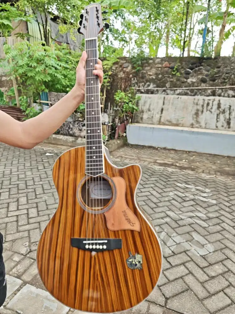 Di jual gitar shena 3/4