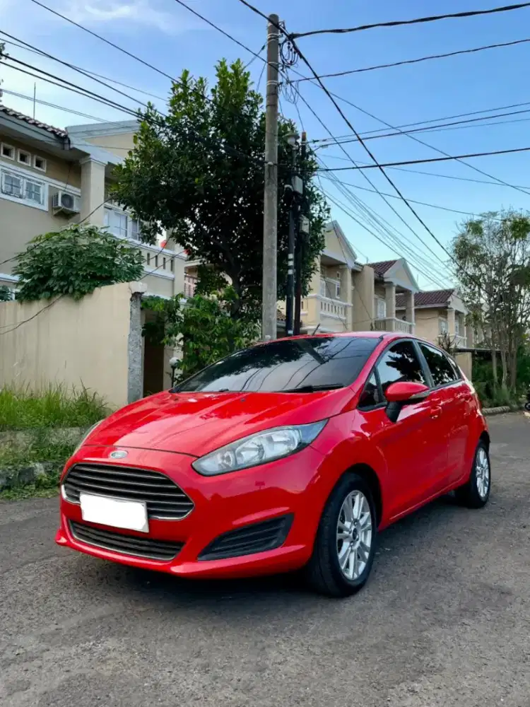 Ford FIESTA 1.5 M/T 2013 Pemakaian 2014 wara Merah