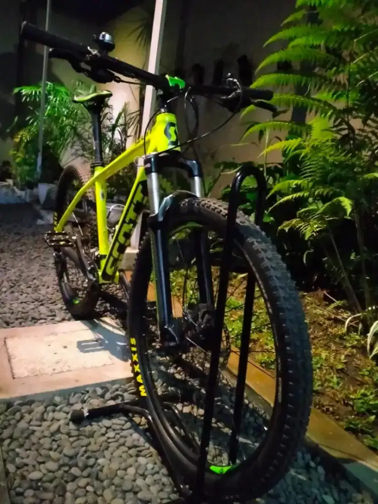 Sepeda MTB Scott scale 780