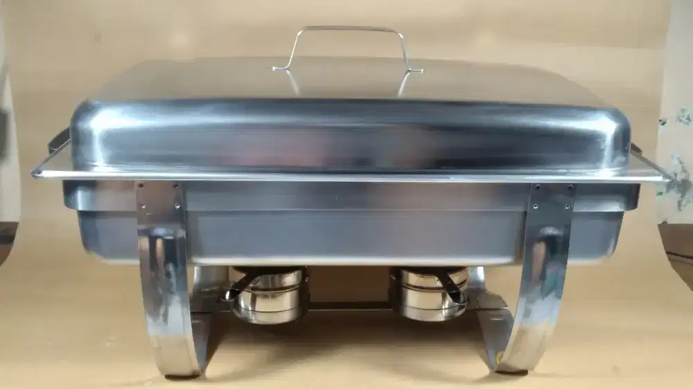 1 Set lengkap wadah penyajian makanan prasmanan. 2 Sekat