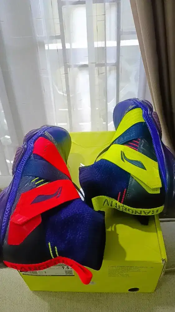 Dijual sepatu badminton (paket borongan)