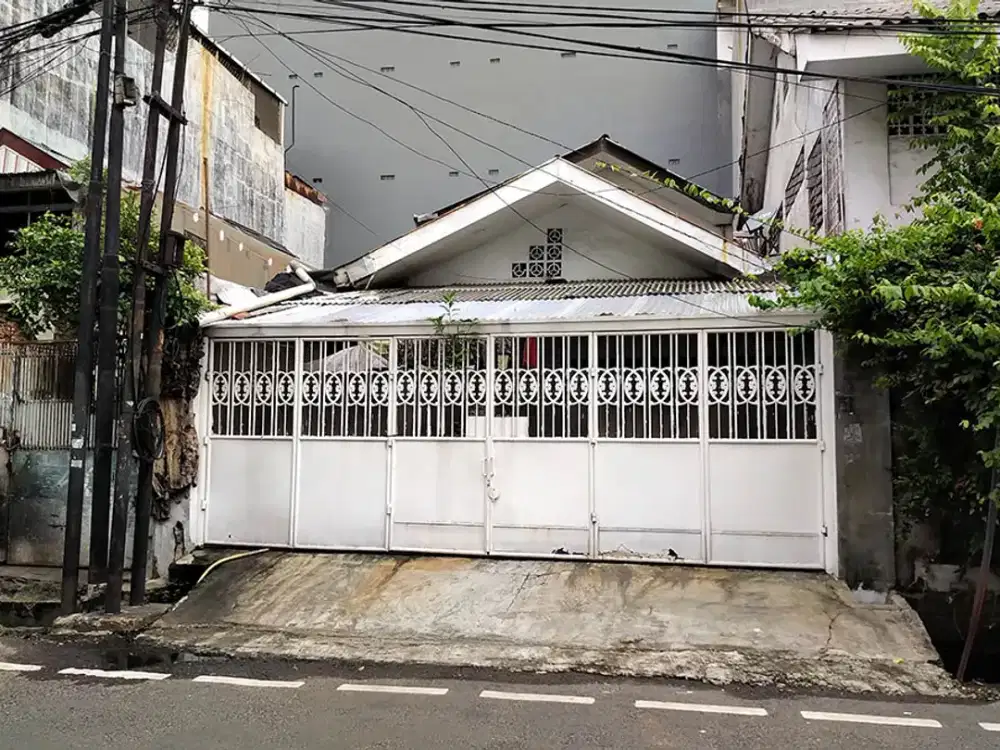 Rumah tua Krekot dibawah NJOP, murah, cocok kost2an di pasar baru