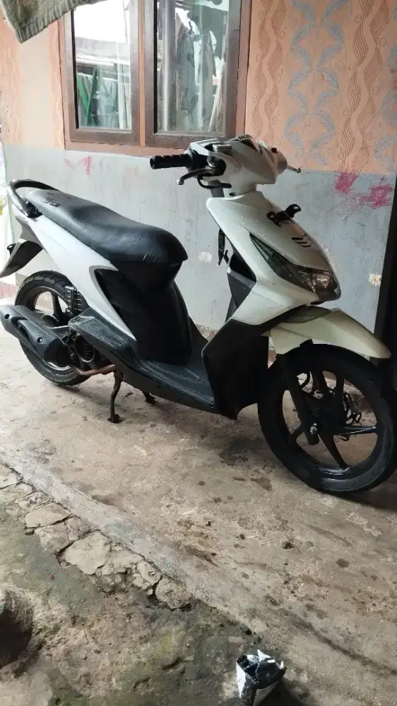 BEAT KARBU 2010 warna putih