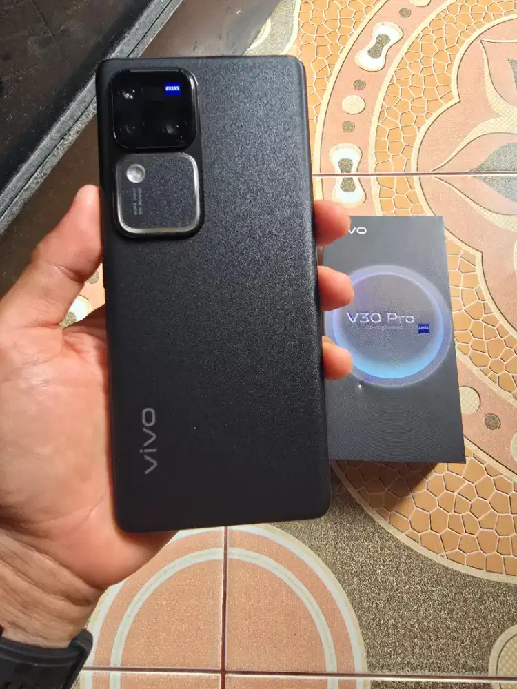 V30 pro 5g 12/512 mulus lengkap