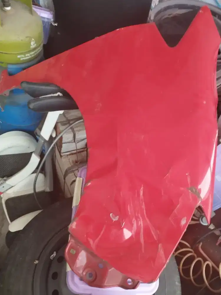 Fender kanan ayla agya warna merah murah