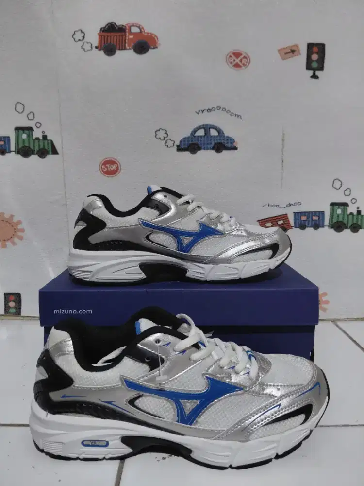 Sepatu mizuno wht blu
