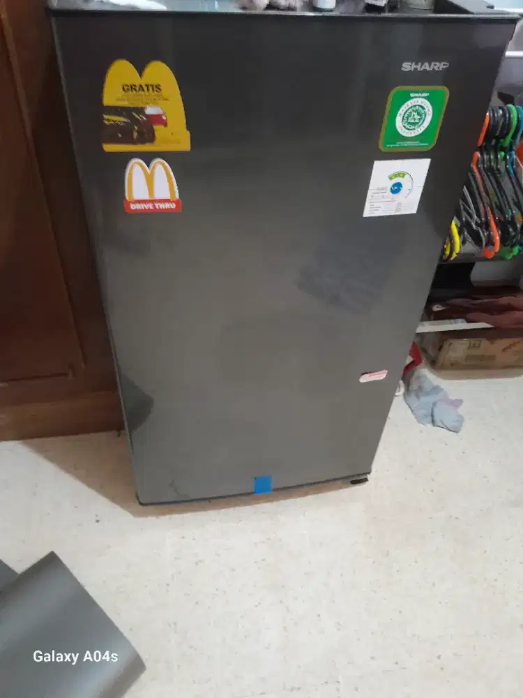 Kulkas 1 pintu SHARP 60WATT TERAWAT