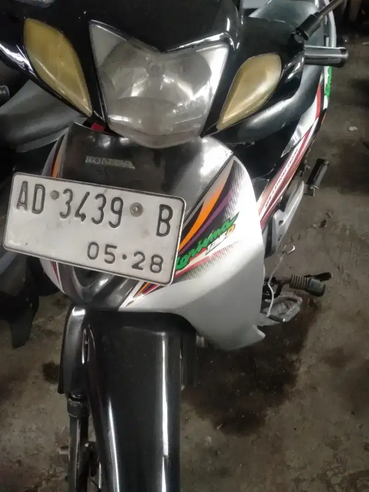 Kharisma D 2004 mesin bagus standart komplit