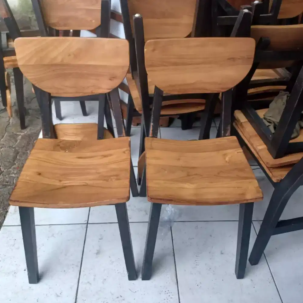 Kursi kayu x cafe