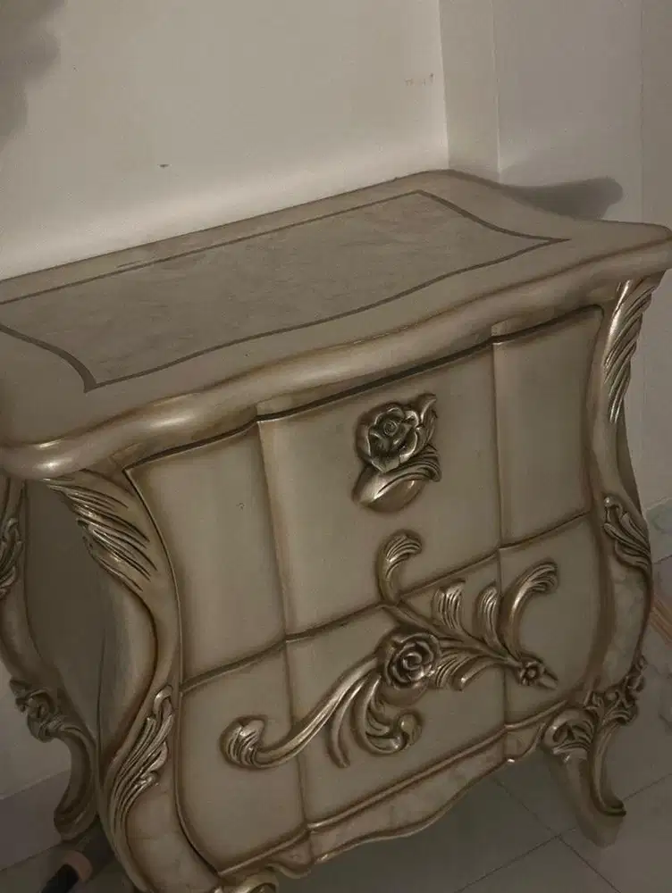 Nakas Klasik | Nakas Meja Tempat Tidur | Side Table