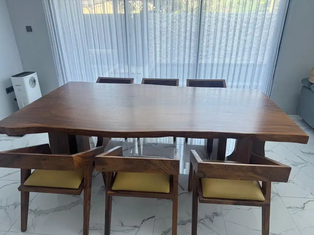 Satu set meja makan kayu suar tebal