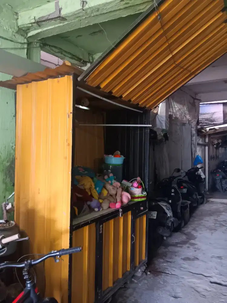 Rombong kontainer bekas jual pisang keju