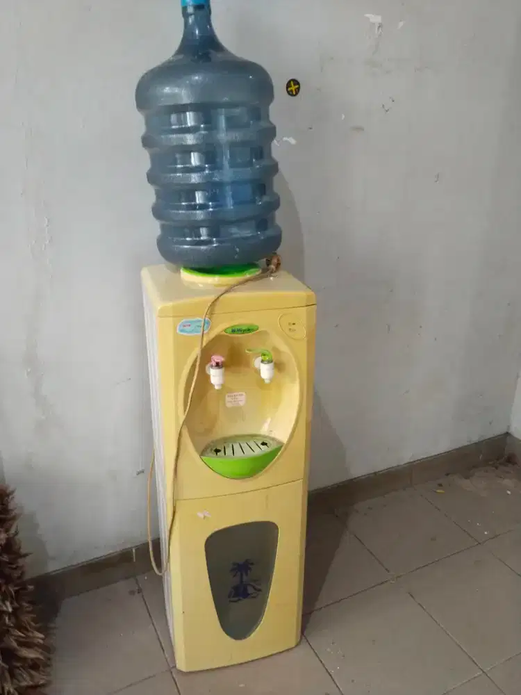 Jual cepat Dispenserpanas dingin + galon. BU