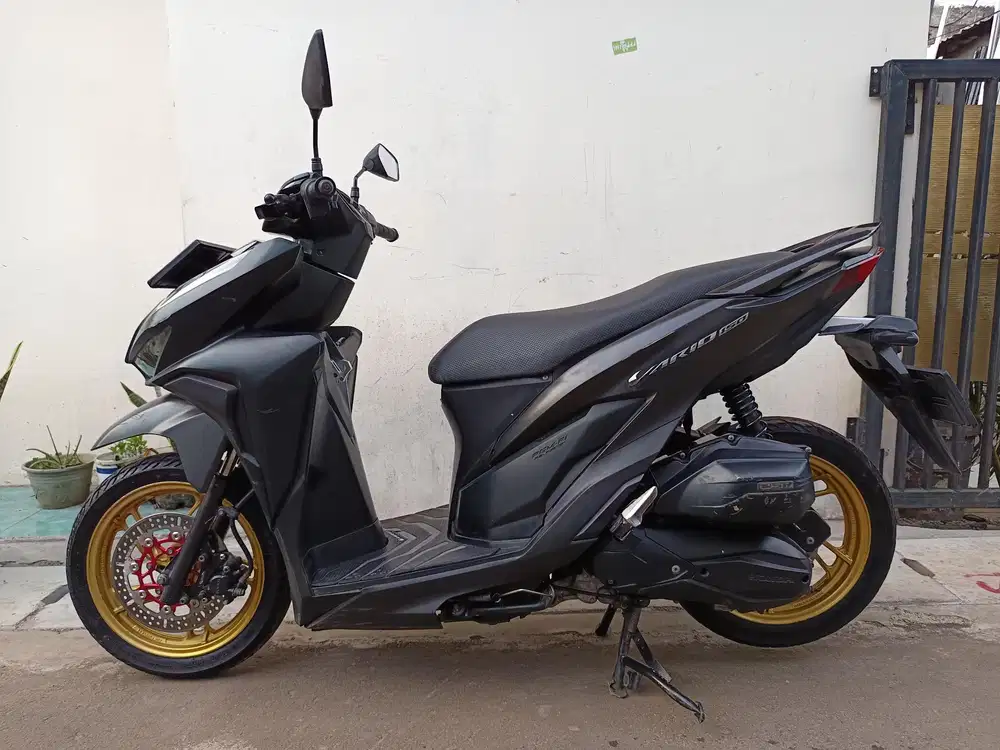Di jual cepat vario led new 150 2018 kyles sehat terawat